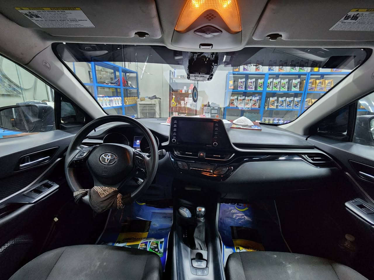 Toyota c-hr 2021
مواصفات عادية 
شاشه 
تحكم ستيرن 
هاند بريك بصمه 
اوتو هولد 
تحديد مسار 
توقف ذاتي 
ماشبه ٦٣ الف ميل 
السياره متعوب عليها من ادامه من بولش 
محرك 2000 
تخم تاير جديد 
باتري جديد 
صدر جديد 
كامله السياره مبيها اي نقص فقط الرادار الامامي 
مراوس ببريوس الشكل الجديد 
السعر ١٥٥ وبيها مجال 
مكانها بغداد السيدية قرب كاتب العدل يم مركز GA للعناية بالسيارات 
***********
