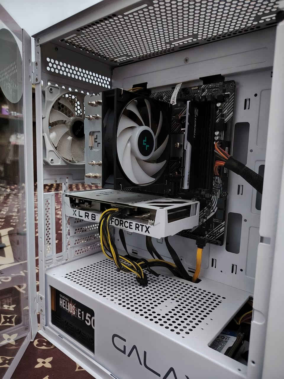 السلام عليكم  

تجميعه كيس شرط الفحص

المعالج  AMD Ryzen 5 5600X

الكارت NVIDIA GeForce RTX 4060 

مبرد هوائي Deepcool AG400 RGB 

الرام  G skill Trident Z 16GB DDR4 3600MHz

الهارد m.2 256

الهارد الثاني hdd 320 GB

البورد  ASUS Prime B450M-A II AMD AM4 

الباور GAMDIAS HELIOS E1 500W POWER SUPPLY

الكيس بي 4 فانات RGB 

زائد لعبه GTA V حجمهه 64 كيكا مهكره مفتوحه جميع الاسلحه

لعبه Elden Ring

السعر 925 وبيهه مجال بس حك الجيه لطفا

مكاني بغداد البياع الشرطه الخامسه اسف ماعندي توصيل

الضمان تجي لبيتي تفحص كل القطع شكد متريد يله تاخذهه

رقمي الاسيا *********** متواجد اتصال او واتس

شبابنه الطيبه بلكي تصعدون المنشور بلايك واكون ممنون
