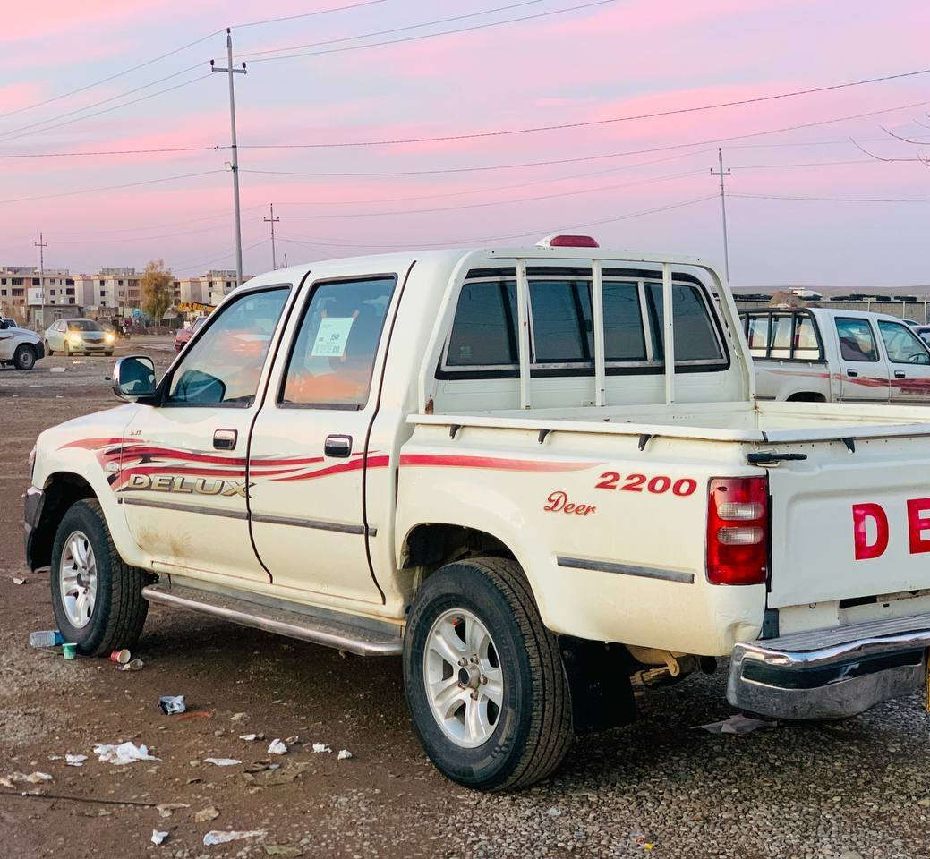 دێر 2010بەخ
ڕەقەم سلێمانی بەشەرتی تەحویل
سەنەوی بەسەر چووە
تەنیا بۆنیتی پەمپ کراوە 
پێش و دوای هیچی پێوەنیە
دەعمی نیە
گێڕ و مکینەی بەشەرت
ناو سوور و چوارجام کارەبا
زۆر جوان و ڕێکە 
ماڵی دۆستە
زۆر هەرزان
***********
لەچەمچەماڵم
