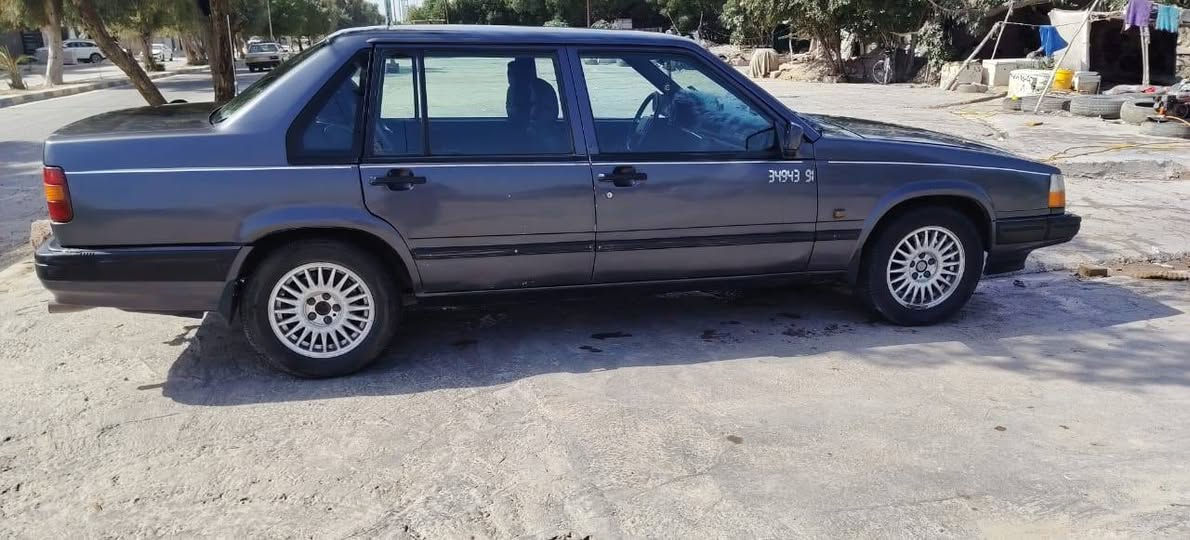 سلام عليكم فالفو 940 موديل ٩٢ رقم نجف دولي بسمي لون فختي كير ومحرك مكفولات حداديه جديده السعر ٦٠ ورقة وبيها مجال مكاني النجف حي الجامعه موبايل ***********
