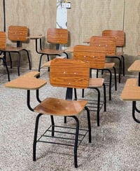 ٣٠ مقعد دراسي