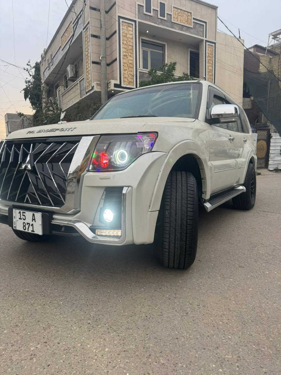 ﷽
الهم صلي على محمد وآل محمد
السلام عليكم شباب
الأسم / باجيرو حبتور 
الون / ابيض غير محدد
موديل / 2009 
رقم العجله/ 15 انبار
رقم موميز/ 3 أرقام 
حجم المحرك / 3000
كير / اوتوماتيك +عادي
السعر / 135
مواصفات حبتور فول 
1 / شاشه تاب أصلي 
2 / كامره خلفيه دواره
3 / تحكم استيرن جهتين
4 / 7 راكب 
5 / كشنات جلد 
6 / كشنات كهربائي 
7 / تبريد البيانو
8 / لد أمامي
9 / تخم تاير جديد مشلن 
10/ تخم ويل 18
11/ دوشمه على بلاد
12/ سياره فتحه سقف 
13/ حساس خلفي 
14/ مري شفط 
15/ مري ام الشاره 
16/ منظومه زنون اصليه 
سياره مصروف عليها 20 ورقه 
السياره خليجيه 
بيها طخه بل جاملغ المامي 
بيها 4 قطع كلير إثر جراد 
الباقي كفاله من كلشي
كير مكينه صدر  كله كفاله
سياره شرط احله من صور بعد
هزه جديده فحص جديد
سنويه جديده
بيع أو مراوس حسب القناعه
الاستفسار *********** 
الرقم الثاني *********** 
مكان بغداد الشعله حي الجوادين
