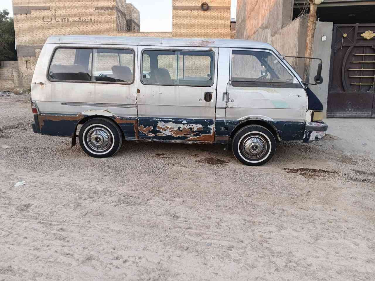 السلام عليكم للبيع كيا بستا موديل 94رقمه ديالى بسمي مكينه وكير مكفول شواصي نضاف  سنويه نافذه 24 مكاني بغداد حي البتول سعر 45 وبيهه مجال ***********
