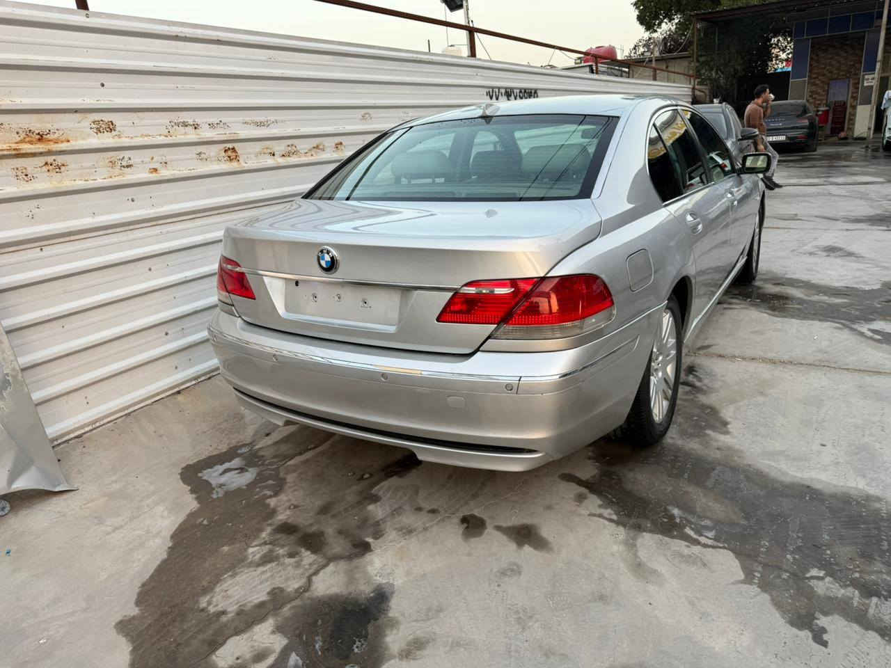 السلام عليكم بي ام مديل 2002 السيارة مصبوغة عام السيارة فول 1/1 فتحة تدفأة تبريد كشنات جاهزة ما ناقصه شي 

السعر 120$ وبيها مجال

رقم راعي السيارة  ***********
