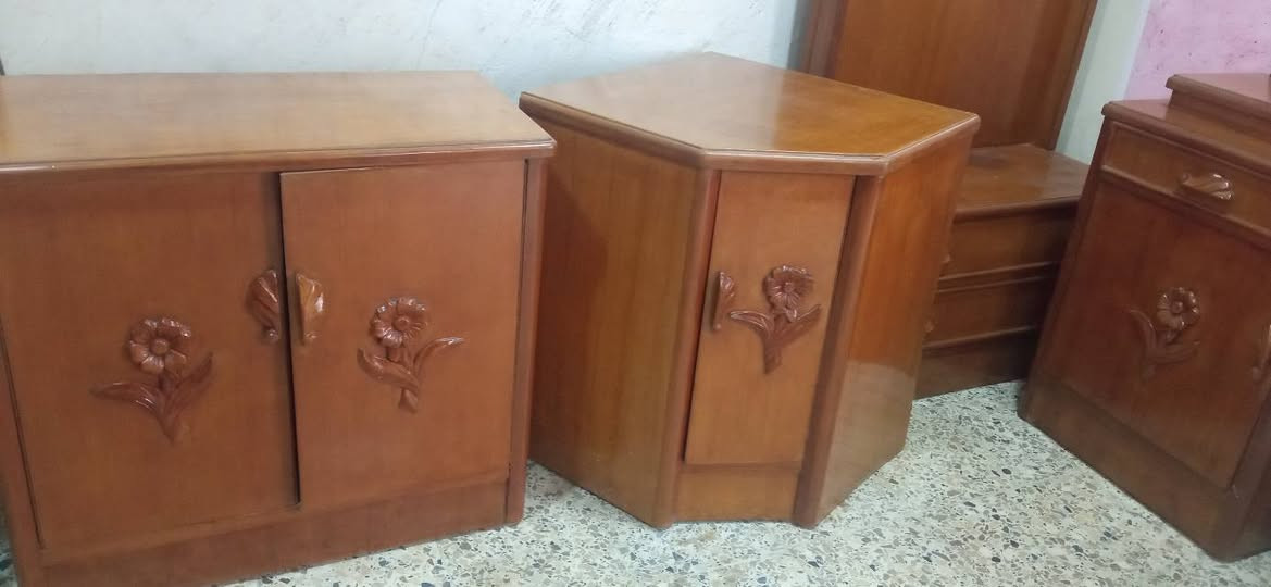 سلام عليكم غرفة نوم نجارة نظيفة للبيع السعر مليون قفل
سرير طفل عدد اربعة السعر ٦٠  الف للسرير الواحد
 كامل مع الدوشك والبطانية ٧٠ الف للاستفسار الاتصال  ***********
