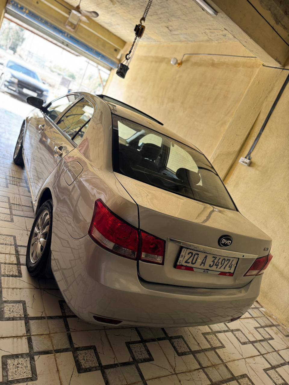 بي واي دي جي 3 (2013 )البيع او مراوس السعر 55 صبغ عام اثر جراد مكينه هونده ياباني كير عادي صدر امامي خلفي كله جديد تخم تاير دواخل جديده مواصفات فتحه بصمه تشغيل وأبواب نضام ترحيب كهربائيات ماملعوب بيهن السيارة جاهزة الاخير خير من الله كبل الشارع مكاني ديالى الخالص رقم الهاتف ***********///***********
