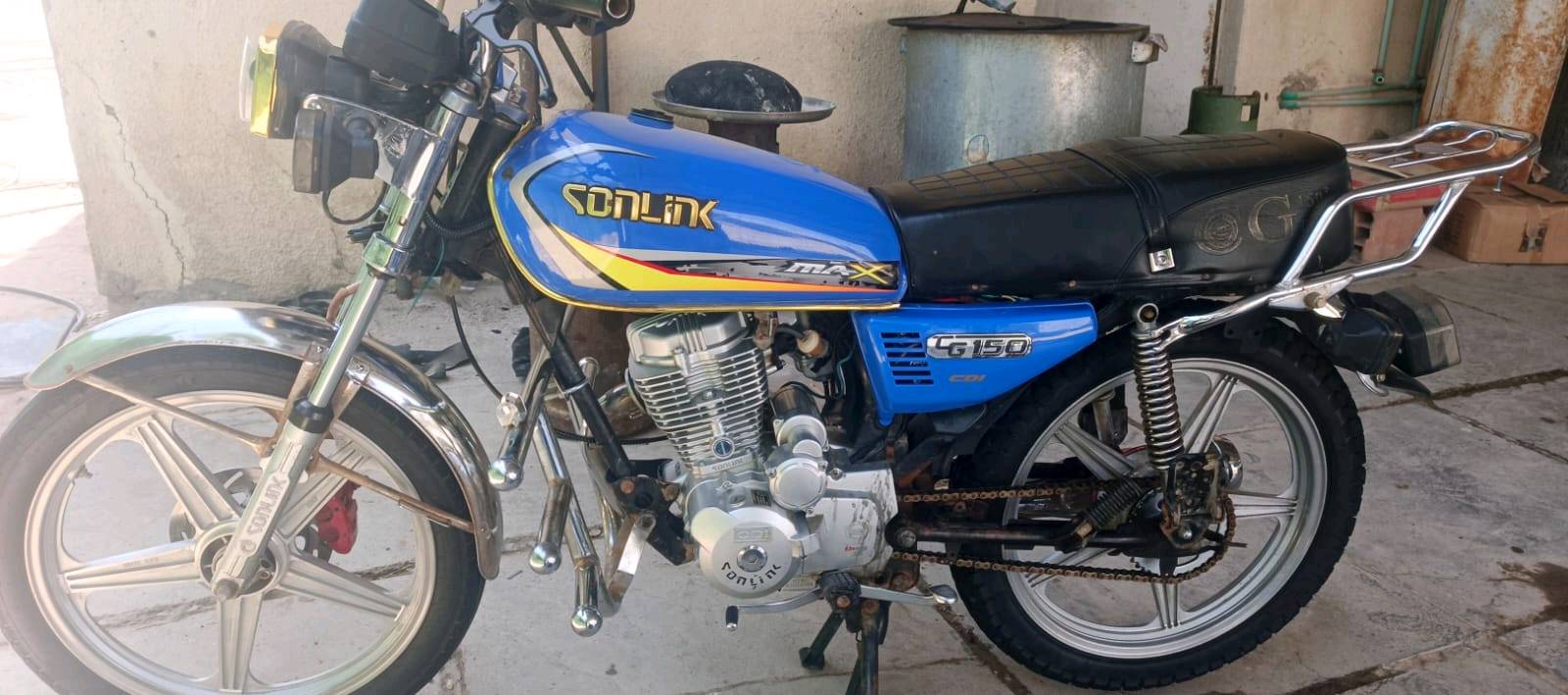 دراجه سونك5كير محرك 150cc ما ماشيه هواي نضيفه كفالهة عامه 
مديل 2024 بغداد بسمايه السعر 500وبيهة مجال
*********** مكاني بغداد جرف النداف