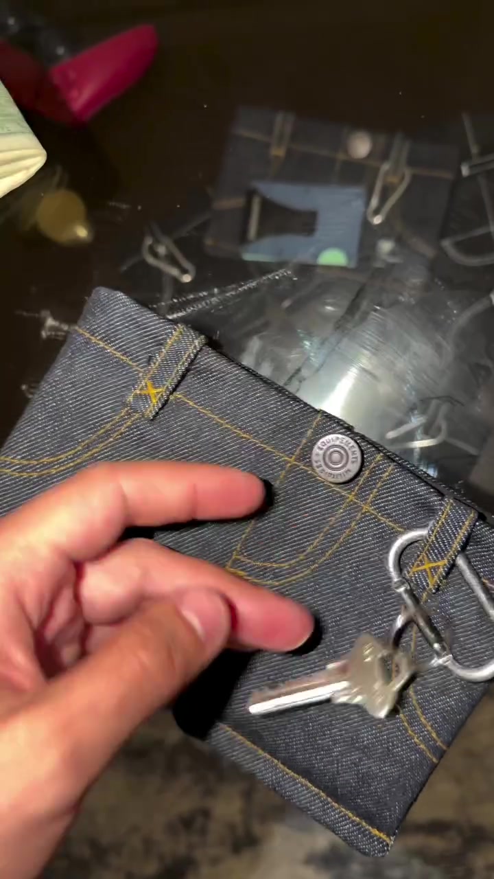 WalletShorts link in bio #gift #madeusa #bestgift #aestheticgift #denimwallet


**إذا كنت صاحب هذا الإعلان وتريد حذفه لأي سبب، رجاءا أرسل رسالة إلى الدعم الفني**