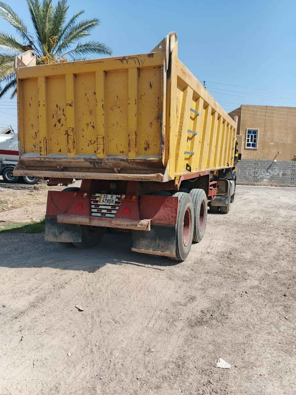 سيارة مارسدس اقجم موديل 80عربانه ام 30جاهزه للشغل للبيع للاستفسار على السعر تتواصل على هذا الرقم *********** رمادي سجاريه 
من رخصه المدير وافق
