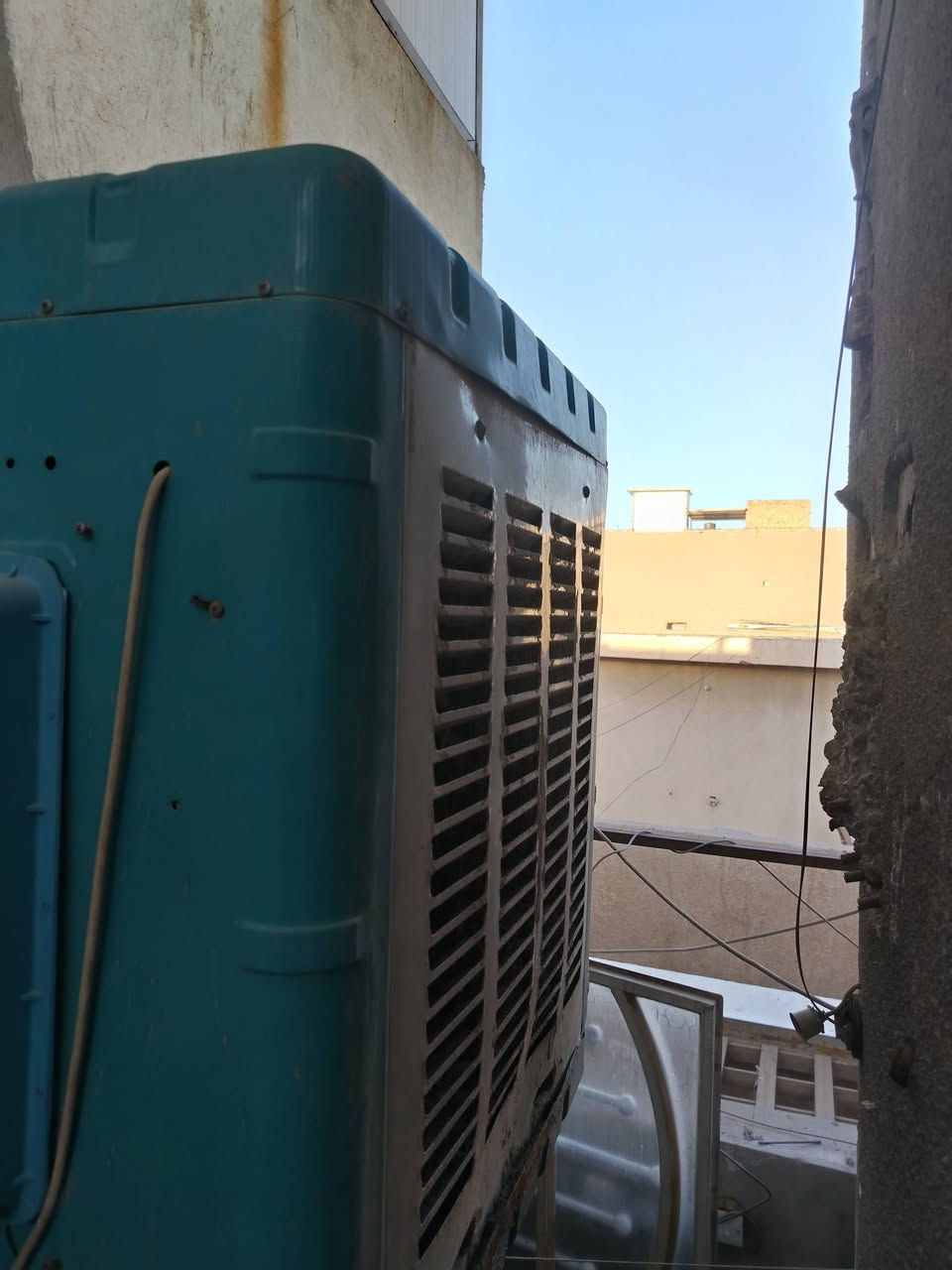 السلام عليكم مبردات عدد ٢ مستعملات نضيفات  وحده كبيره وحده صغيره،، للبيع، ***********
