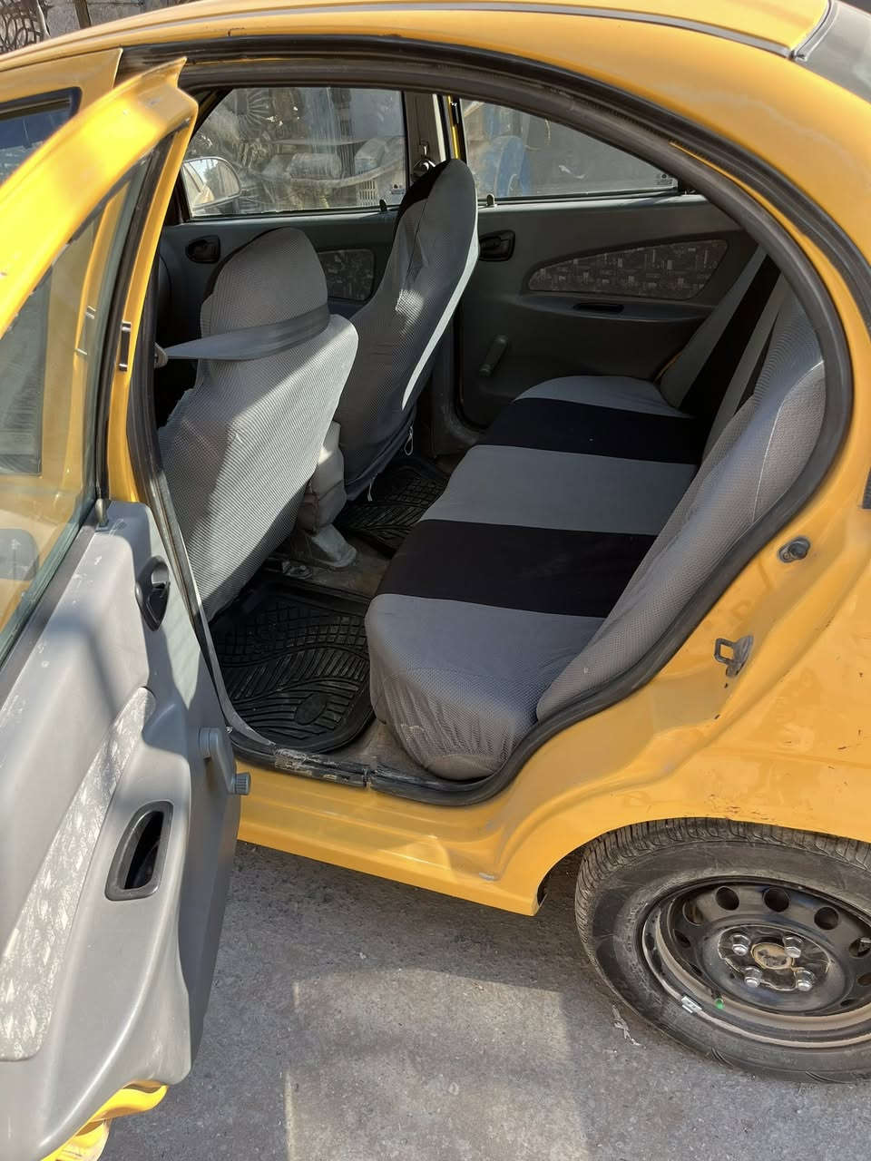 سلام عليكم طيبه مديل 15 مكفوله  من الصبغ والتبديل عده هاي الطخه الي بل باب رقم انكليزي هزه جديده مكينه بيه خيط بخار مكانه ديالى بعقوبه  السعر 35 وبيه مجال ***********
