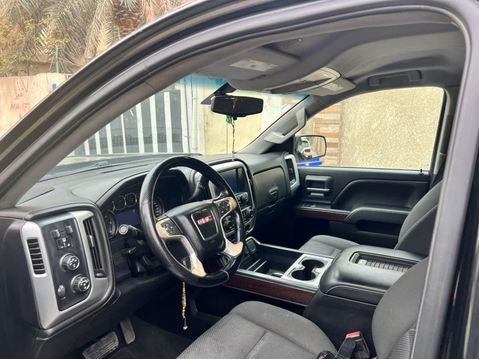 السلام عليكم  GMC سيرا مديل 2016  محرك V8  باب قصير وبدي قصير ماشية 185 كيلو متر رقم سليمانية نافذة لغاية 2028 تحويل ضربتها جاملغ امامي مبدل ومصبوغ والبنيد شبر جهة الجاملغ نفسة  وشبر من الباب جهة السايق  نفس مكان الضربة الباقي كفالة صور الضربة ماعندي اللي يريد رقم الشاصي يراسلني وبالخدمة سعرها 200 وبيها مجال *********** بصرة
