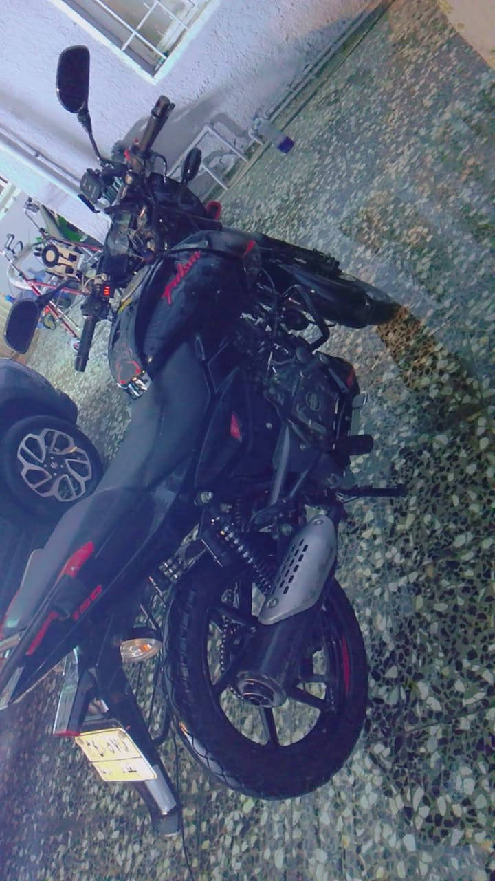 السلام عليكم 
بولسر مديل 2021 مرقم بغداد وكامل تحويل ثاني يوم محرك نضيف ومبدل بيها بس كلجات الدراجة كاملة من ناحية الكهربائيات مال شغل بوجهك للشارع 
السعر 1800وبيها مجال 
المكان بغداد حي الجهاد
***********
