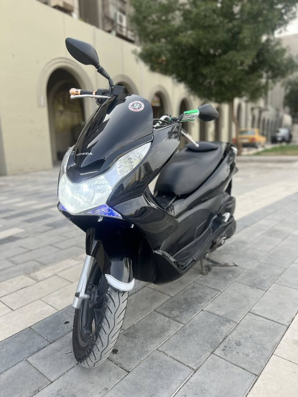 السلام عليكم للبيع دراجه pcxجيل الاول  دراجة جديده ماخذها رمبه الدراجه وأعلى ايدي حجم مكينه 150ياباني الاصلي دراجه جديده مال جناي وعلئ ايدي لون  اسود  
ياباني دراجه كامله أستان كهربائي  حساس ازدحام  Aدراجه جديده الدراجه مكينه لوك شلعه معدل خير من اللّٰه دراجه تكول جديده بمعنئ الكلمه واحلا من الصور مال جناي  دراجة مكفوله اي نقص مابيه السعر 1350
وبيها مجال بسيط  مكان بغداد 
اي استفسار ***********
