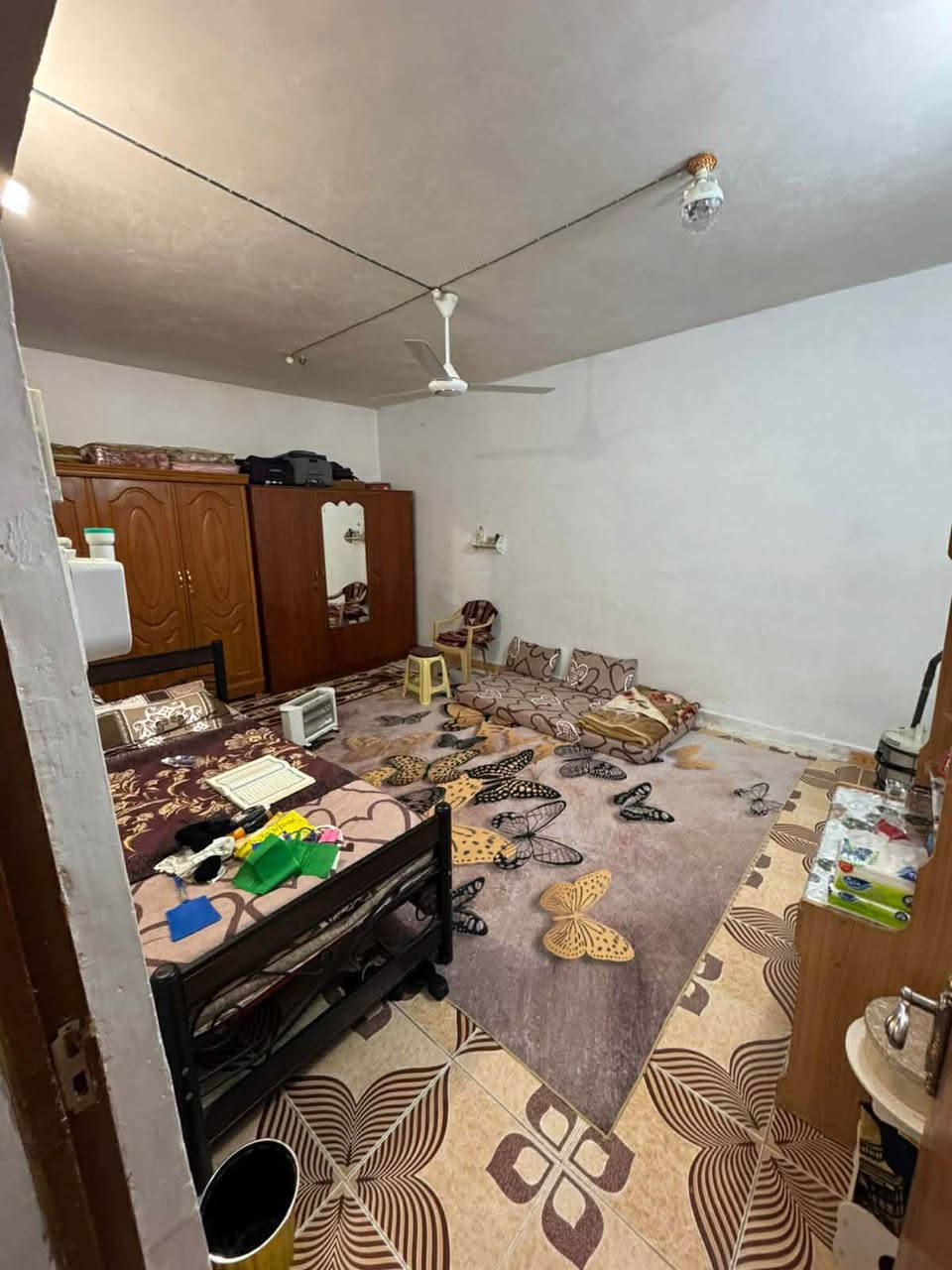بيت طابقين للبيع في المعقل البيت حديث ونظيف جداً
.
جنس العقار / طابو ملك صرف باسم شخص واحد 
مساحة البيت 125  متر 

مواصفات البيت / يحتوي اربع غرف منام بالإضافة الى صاله ، استقبال ، مطبخ ، صحيات ، كراج
.
السعر 250 مليون 
.
للمعلومات اكثر 

الاتصال على الرقم الموضح ***********
او زيارة موقعنا 
البصره _ شارع عام حي الزهراء _ قرب مستشفى النفط 
الذهبي للاستثمار العقاري
مجاز قانونياً البصرة, العراق
