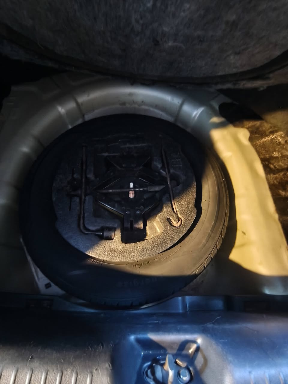 سلام عليكم سيراتو للبيع مديل 2013 سياره جاهزه خير من الله حداديه تخم تاير ويل كب سياره باسمي مشروع وطني ماناقصه برغي بيه جاملغ عاكس سايق صبغ لا معجون ولا بارد اثر شخوط وبل جاملغ خلفي كد شبر بارد لا معجون ولا صبغ كير مكينه اكسل مكفولات سعر 114 وبيه مجال مكان بل كوت رقم الهاتف ***********
