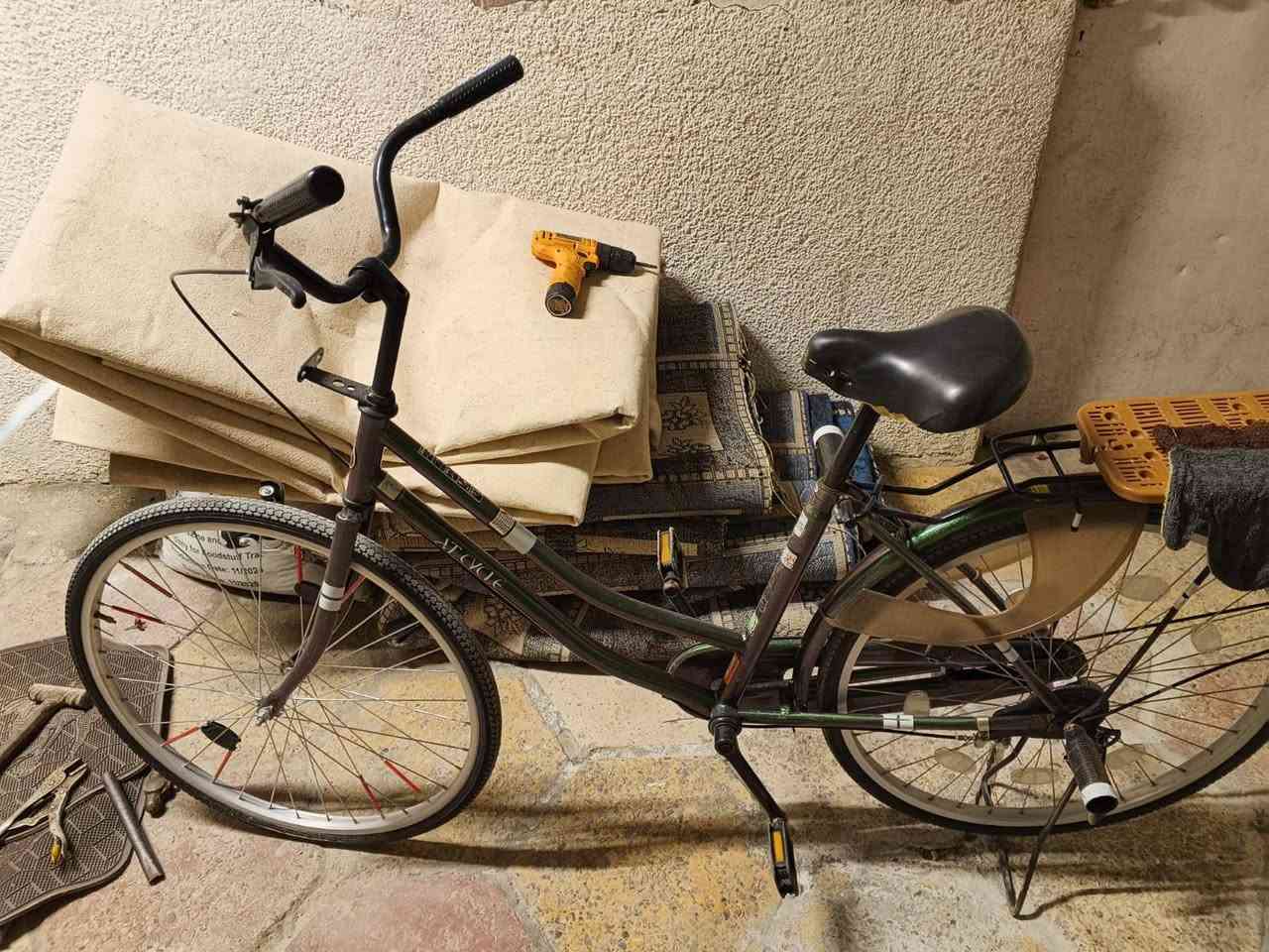 سلام عليكم
باسكل للبيع والمراوس 
الباسكل جديد 
7 الوان 
نضافته 98% 
دسك صفاره90 
الباسكل كامل اغراضه كله موجوده 
للبيع مستعجل علي 
تواصل خاص او واتساب 
مكان كربلاء حي عامل المنطقه 7 قبل سوق الخير قرب اسواق تفاحه ***********
