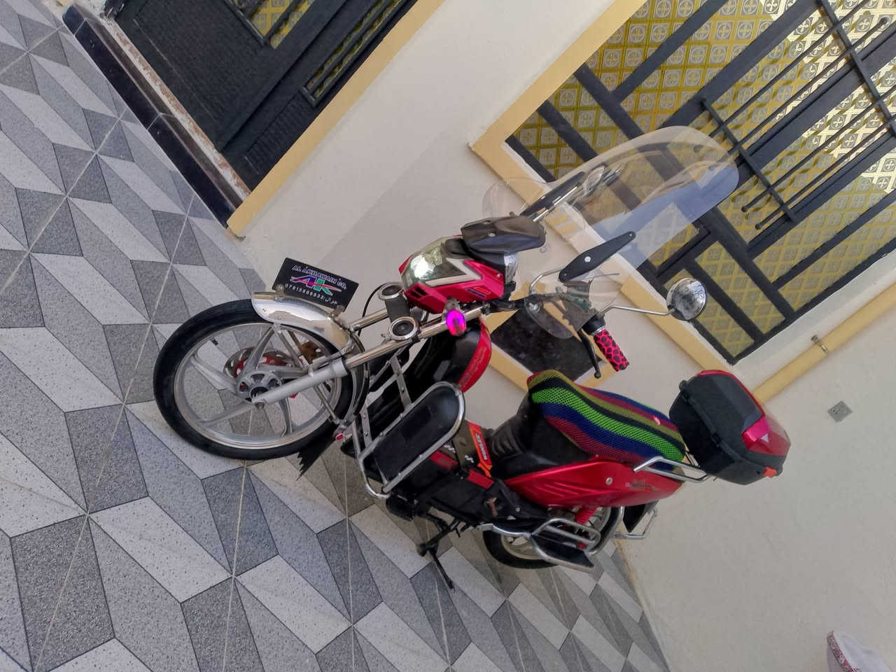 السلام عليكم 
موتور هارلي للبيع موتور جديد 
موديل 2023 موتور كامل مكمل جاهز 
بس تشغل وتمشي بطاريات فول موتور كله شغال 
موتور مال جناي ما يذب عليه ولا ربع يروح ويجي بيه 
السعر 575 مجال بسيط للشراي 
مكاني الفلوجه شارع الاطباء الاستفسار اتصال 
على رقم الهاتف 
***********
موجود واتساب
