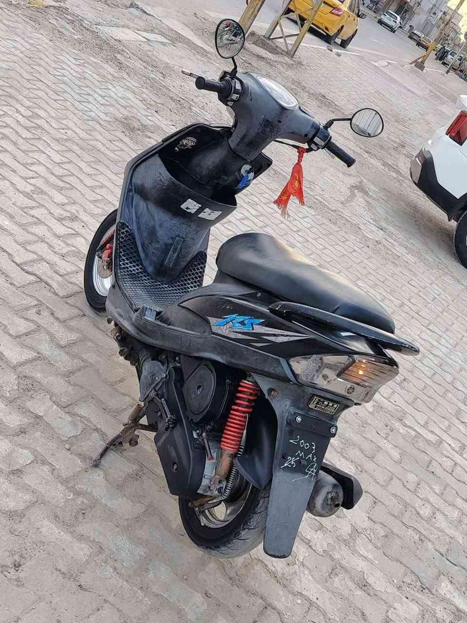 سلام عليكم دراجه ماكس عدله مال حاويه صارله شهر ونص من منزله من الحاويه دراجه ما نقصه برغي مكان دوانيه مركز ما متواجد علاه الفيس رقم الهاتف ***********
