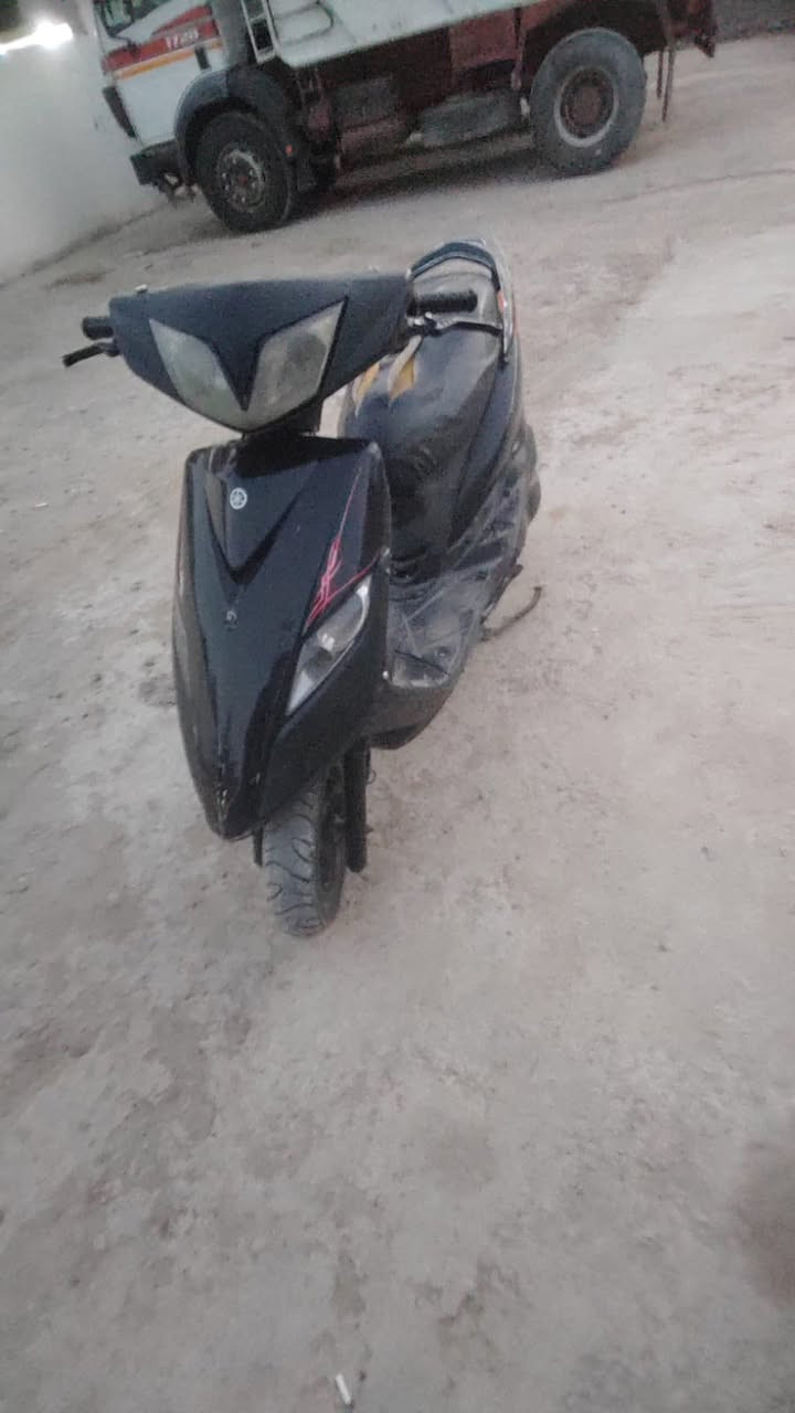 السلام عليكم حبايب كلبي دراجة مكفولة سرعة وشلعته ما تنوصف الله شاهد تجي تشغل وتطلع بس نقصه كشن 
ودشبول السعر 450 وبيه مجال عنواني بغداد الشعله للاتصال
رقمي 👇🏾
0788 132 2104
