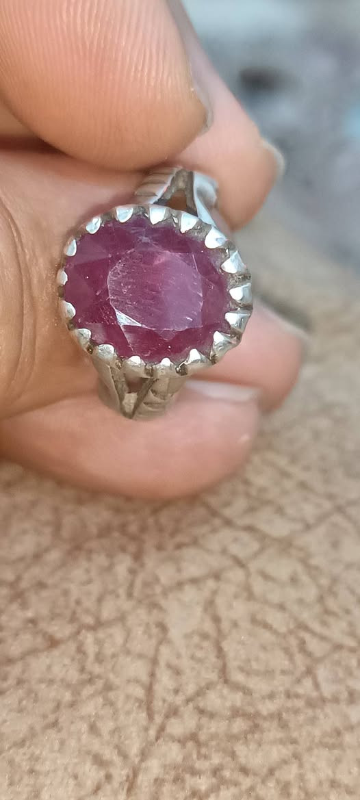 ياالله السلام عليكم متاح خاتم ياقوت افريقي يدك فول بالجهاز وين عشاق الياقوت الافريقي فرط الرمان مكاني السماوة ***********
