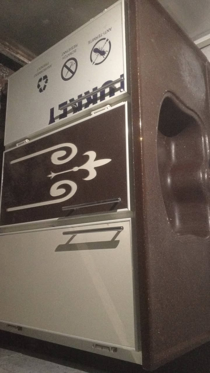 كاونتر اربع قطه حديث نظفه90% السعر 600وبي مجال موبايل***********
