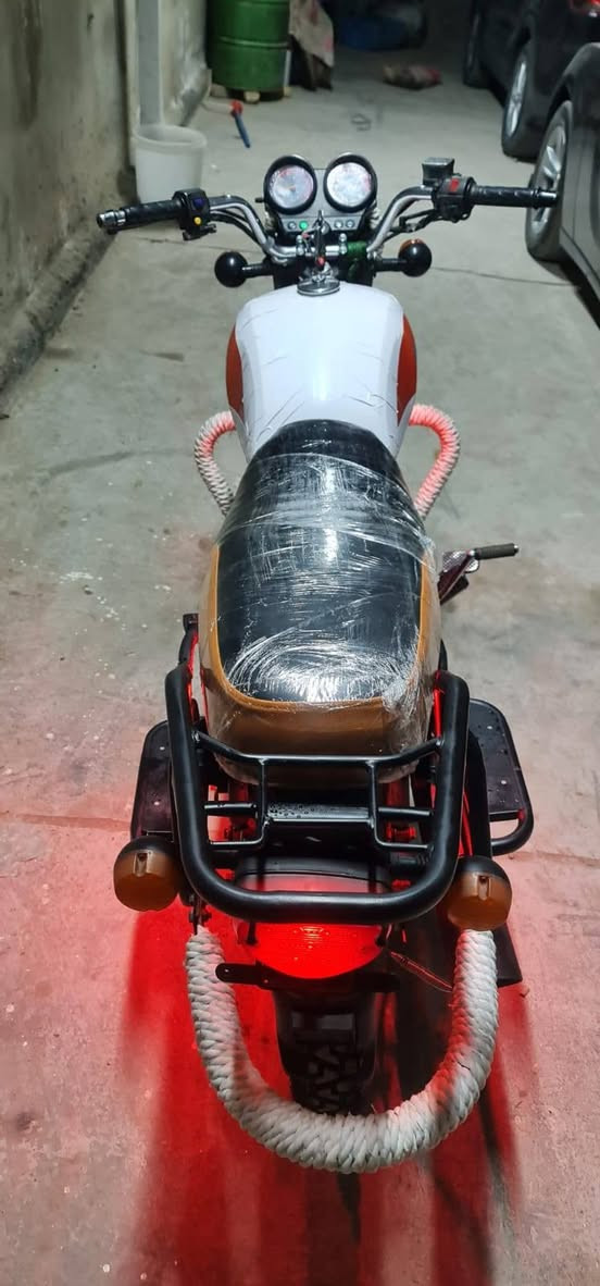 السلام عليكم دراجه دايون نفخ للبيع موديل 21 اوراق اصولي مكينه 200 s مكفوله دراجه نضيفه كلش السعر 1250 وبيه مجال الشراي يتفضل خاص او اتصال *********** مكان بابل حله
