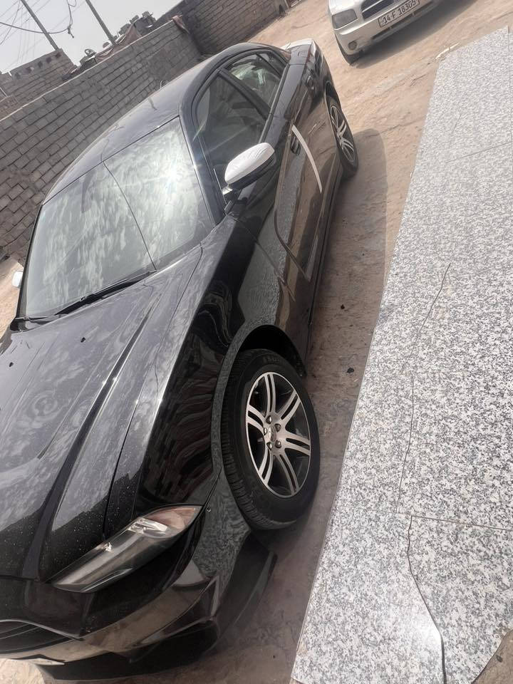 السلام عليكم
للبيع او مراوس  جارجر 2014 رقم بغداد تحويل مكينه 3600 حادث جاملغين وبنيد وبيها اماكن صبغ ابيع حزام السعر 125 مكان السياره البصرة القرنه ***********
