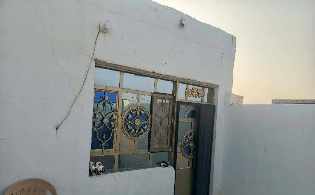 للبيع دار زراعي المساحة ١٠٠م٢ نظيف جدأ بمنطقة سيد حبوب مقابل مجمع الجوادين السكني يتكون من غرفة وصالة ومطبخ ومجموعة صحيات وكراج عكادة الجدران والارضية سيراميك السعر المطلوب 32 مليون للاستفسار اكثر الاتصال ع الرقم  ***********
