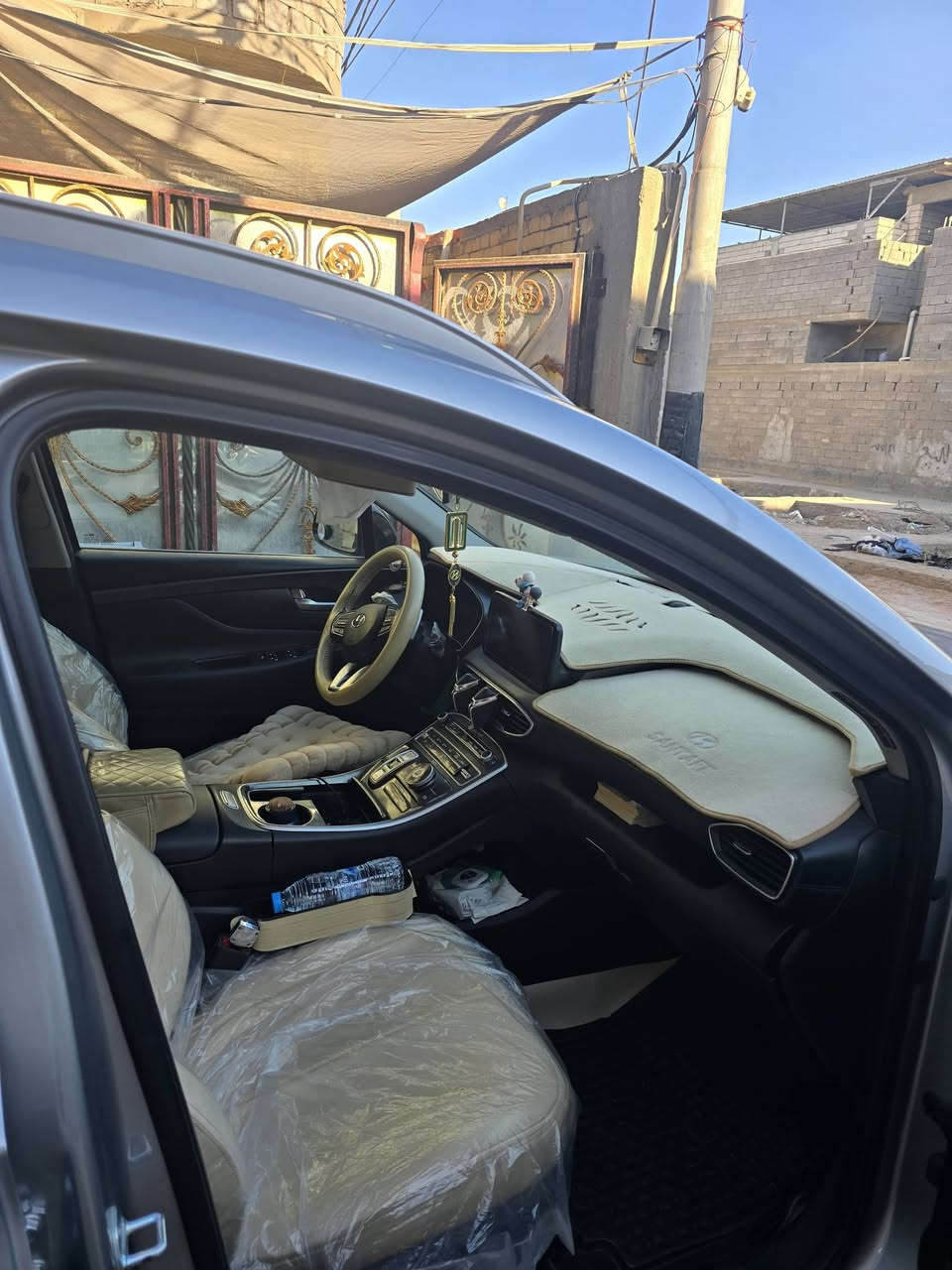 السلام عليكم للبيع هونداي سنتافي مديل 23وارد امريكي رقم بصرة ماشيه 40 وقابل لزياده محرك 2500 جي تي حادث بصيط موجود بلصور السعر 230 وبيه مجال هاذ رقمي ***********
