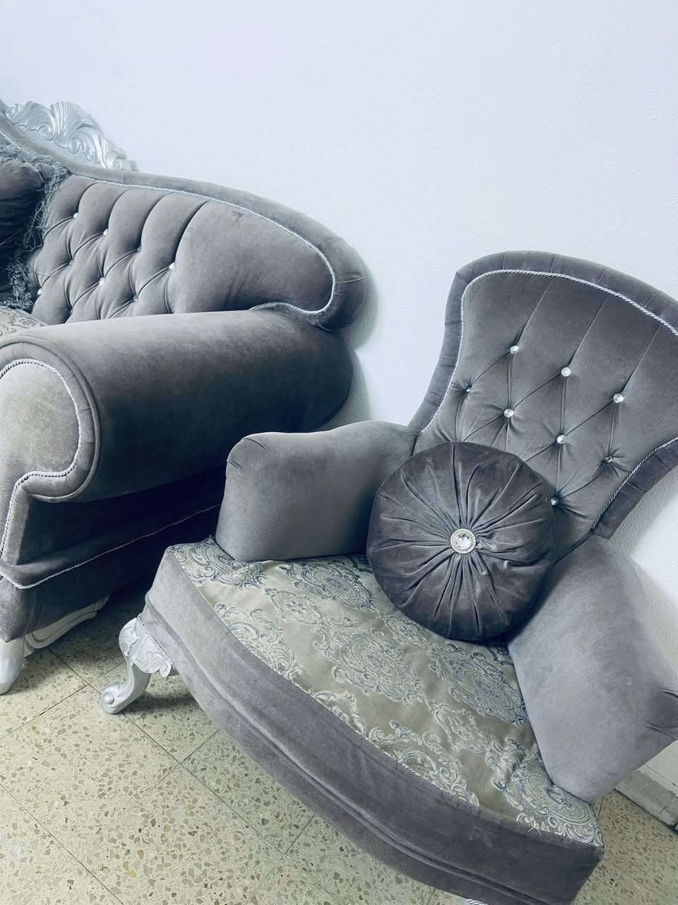 تخم ٣ قنفات كبار وأثنين صغار يعني عشر مقاعد تركي ماركه مع برداته مع الطبلات الشرايه صدوك تدخل خاص@أشاره الجميع


**إذا كنت صاحب هذا الإعلان وتريد حذفه لأي سبب، رجاءا أرسل رسالة إلى الدعم الفني**