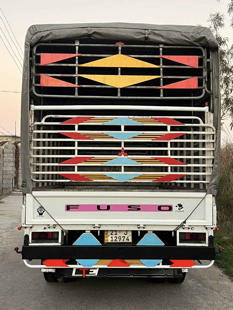 السلام عليكم ورحمة الله وبركاته كنتر موديل 2023السياره مكفوله كفاله عامه من الفتح والضربه والصبغ السياره ما بيها اي نقص/ تخم برجستون جديد حدادية جلال دوشمه كامله بردات جادر شتوي وصيفي مضيوفلها ورك امامي وخلفي/ تبريد وتدفئه ع وضع الشركه السياره قبل 20 يوم فتحت 4 وياله السياره خير من الله ونضيفه بمعنى الكلمه برغي ما محتاجه/ ***********السعر 280
