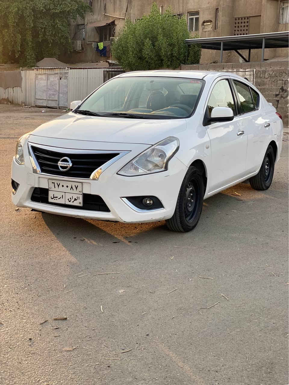 نيسان سني هندية 
موديل 2021 
بيها ربع بنيد وشبر جاملغ عكس سايق صبغ 
سيارة نضيفة وجاهزة للبيع 
حدادية جديدة 
زوج تايرات جديد 
شاشة كامرة 
رقم اربيل تحويل فقط 
عنوان حي الاعلام 
رقمي *********** بغداد, العراق
