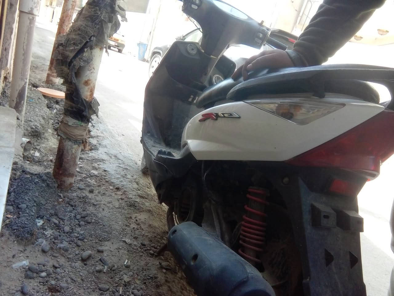 السلام عليكم دراجة ثعلب البيع كاملة كلهة تشتغل سلف وهندر بس الصوط نقص بل مكينة تشتغل وكاملة بس الصوط مكاني كريعات رقمي ***********
