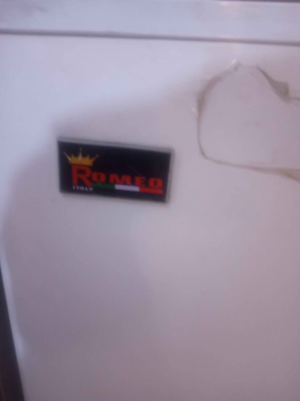 مجمدة جديده سعر 300 الف وبيها مجال للاستفسار رقم *********** البصرة, العراق
