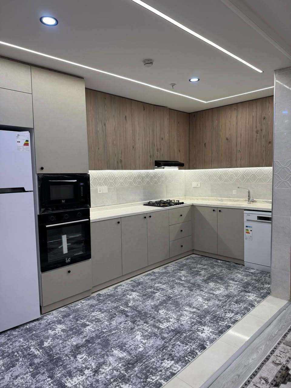 للبيع | شقة راقية جاهزة للسكن 
مفروشة بأثاث جديد بالكامل
ديكورات أنيقة وشغل نجّاري متقن 

أربيل – مجمع واو تاور
3 غرف نوم + صالة
المساحة: 170 م²

خيار مثالي للسكن العائلي أو الاستثمار
📞 للمزيد من التفاصيل:
0750 260 0505 أربيل, العراق
