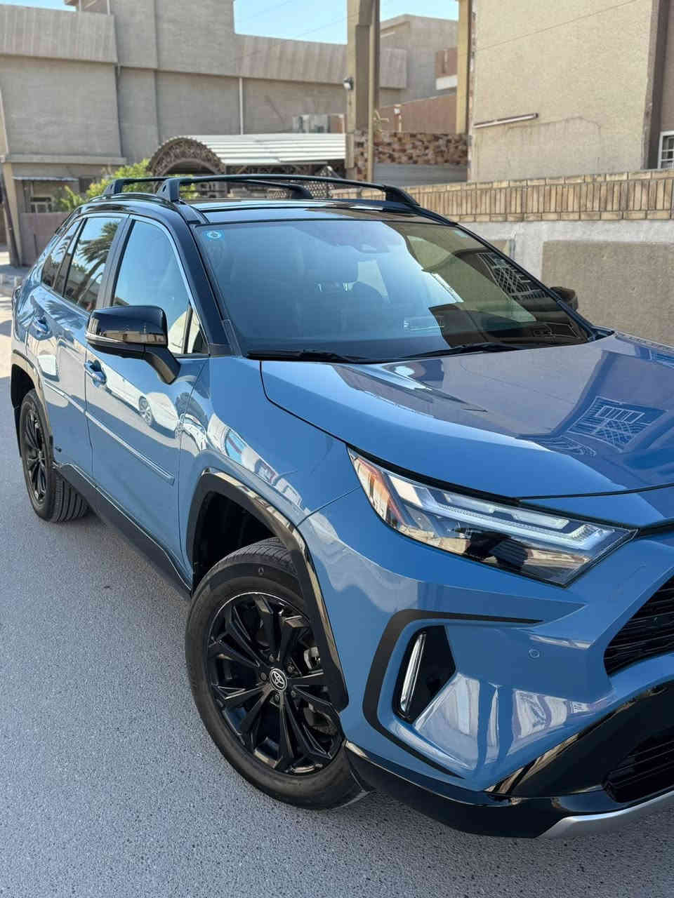 راف فور 2023 xse هايبرد فول مواصفات 1/1 اعلى فئة
 2023 TOYOTA RAV4, XSE
ماشية 15,000 ميل فقط 
بانوراما  .. 5كامرات 
شاشة جبيرة سستم صوت JBL  
جنطة كهرباء تنفتح تلقائي عند الاقتراب بالرجل 
تدفئة كشنات تدفئة ستيرن 
بصمة كشن كهرباء  وباقي مواصفات الفول 
السيارة حادثها خلفي بسيط جداً جداً
(( بدون صبغ بدون تبديل بدون اريباك )) 
من الدعامية للدعامية 
جديدة السيارة كلش نظيفة وبدون ملاحظات 
وبدون اي نقص 
فقط تعديل pdr بارد. درجة اولى بقبغ الجنطة
السعر 289 وبيها مجال بسيط 

مكان السيارة بغداد  حي القادسية 
او بغداد مجمع الايادي 
***********
