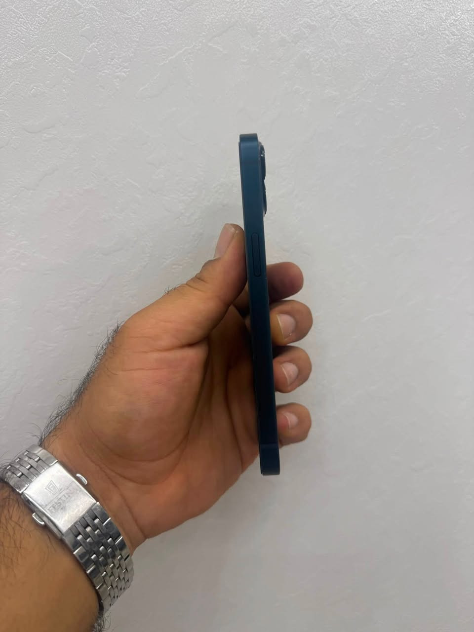 iPhone 13
128Gb
2. sim 
🔋83
موبايله كه زورجوانه /١٠٠باکه 
نه کراوه ته وه گرنتی (۱۰)روژی له گه له 
نرخی ته نها (330$) 
ناونیشان جاده ی مه وله وی سه ربرده که 
بازاری به هه شت بیشانگای باوان 
ژماره ی دوکان (25) 
ژماره ی موبایل ***********
