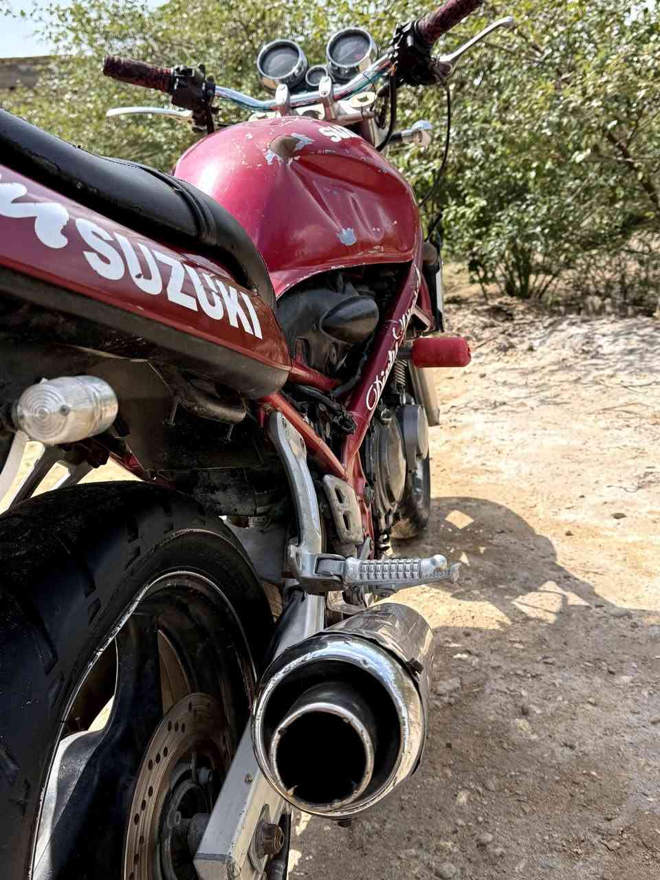 سلام عليكم  اخواي.  سازوكي فرخ بطح   مرتبه دراجه حلوه مال الله  عوزها اشياء بسيطه    تبدل كابريترات.  شرط روح بيها وين ما تريد اني ابيع كوم حديد.  الله يشهد  زوج تايرات ب60  ما صار فتره من جبتهن   الدراجه  شتريدها تصير العب. او غير العب صوت رعيد سرعه 180  تقفل  تواصل واتساب ***********
