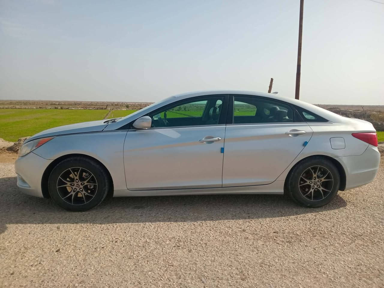 سوناتا موديل 2011 وارد أمريكي رقم بغداد دولي بأسمي ضرره جاملغ الخلفي السعر 85 وبيها مجال للتواصل ***********
