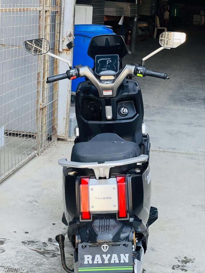 السلام عليكم دراجه شحن الRAYAN موديل 2025 لون اسود مثل ما موضح بالصوره الدراجه نضيفه ع ايدي انضفها كامله مكمله مابيها اي نقص والدراجه جديده مصارلي هوايه من اخذتها وتجي وياها تجوه خلفيه بس اني ضامها سعرها بمليون و350 وبيها مجال حك الجية مكاني بغداد الحريه رقم تلفون ***********
