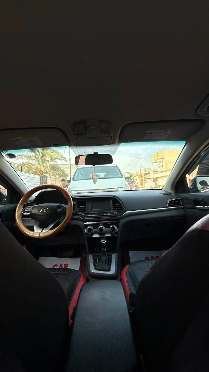 السلام عليكم 
النترا 2020 وارد امريكي حادثها بنيد واهنا عندي صار بيها جاملغ بدون دواخل  والباقي كفالة 
محرك 2000 دوش 
گير ومحرك مكفولات 
حدادة جديدة 
تبريد ثلج
المكان البصرة
السعر 115 وبيها مجال 
***********
