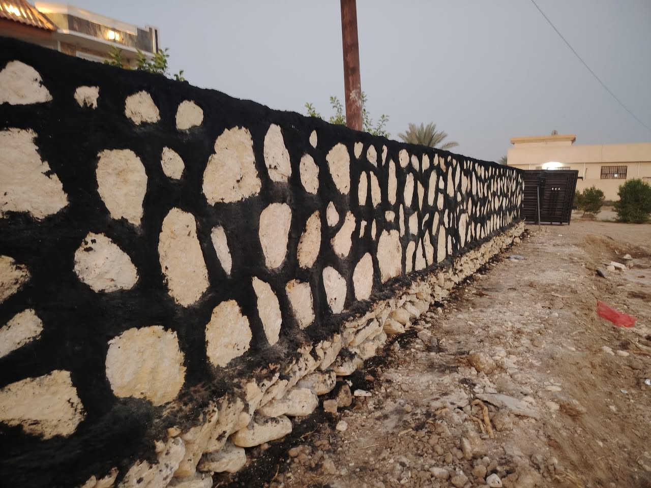 السلام عليكم جزء من عملي
نعمل كافة انوع الحجر 

  اسيجه /بتلو بيت /بيت /تطبيك سواقي /تطبيك كرجات 

الاتصال ***********
او اتصال واتساب
