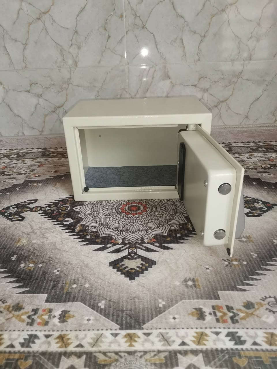 للبيع قاصة الماني وزن 7 كيلو نضام رمز ومفتاح نضيفة وشغالة كربلاء
سعر 50 الف 

***********

***********
