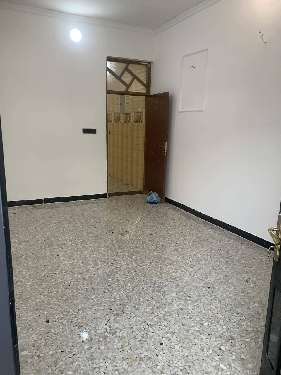 حي الاعلام الشباب مربع الذهبي 

طابق واحد 

صاله ومطبخ وخدمات وغرفت نوم

بناء نضيف موقع قريب ع شارع

اتصال ع ارقام 

***********

***********
