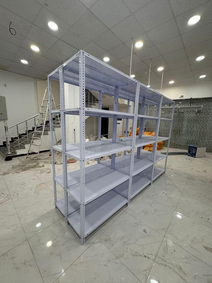 سلاام عليكم متوفر رفوف دكسن جديد ومستخدم أسعار مناسبة عنوان بغداد سوق مريدي انتصل تدلل***********
