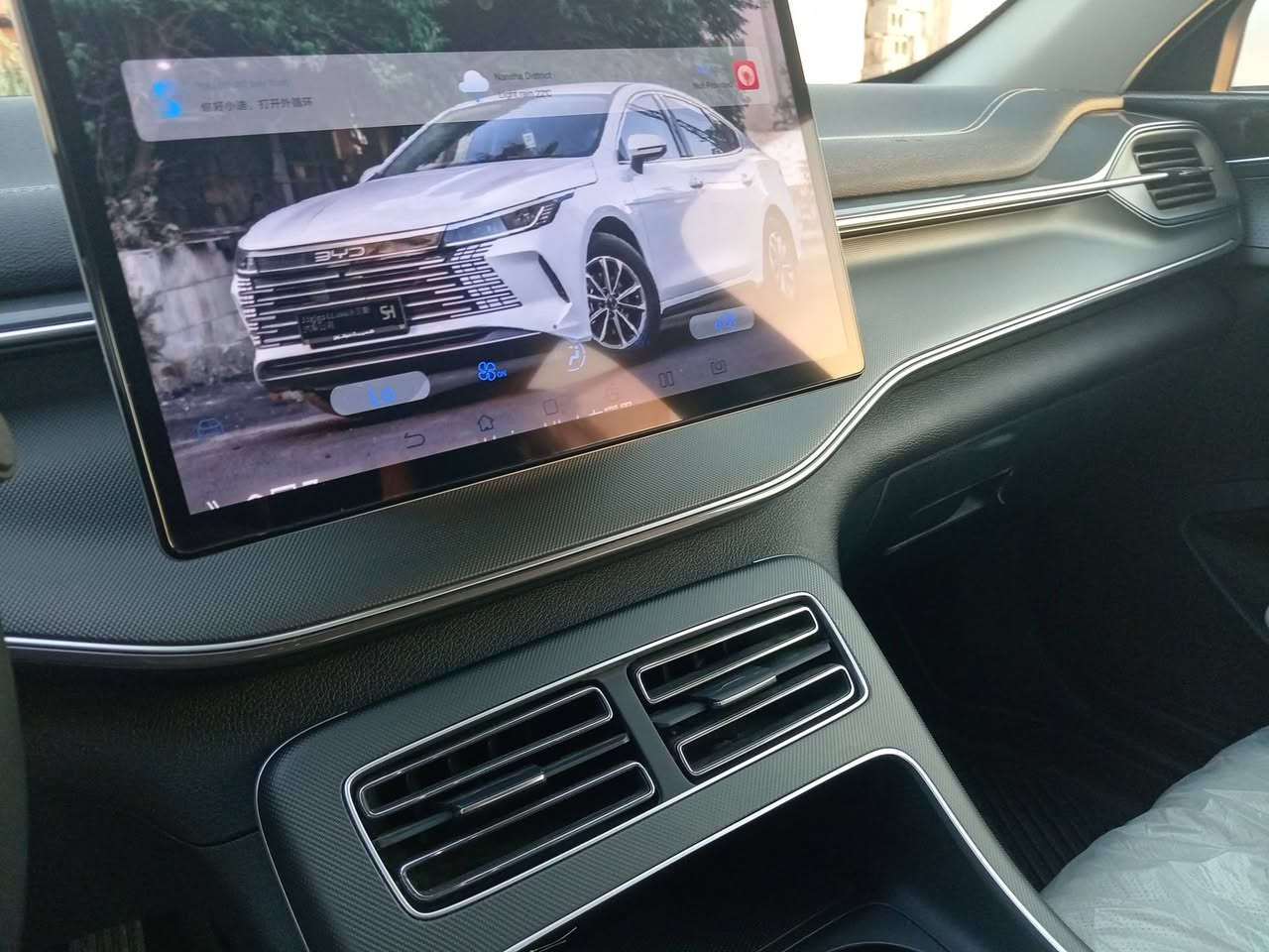 BYD
دستروير 2025 رقم بغداد

ماشيه ١٧ 

بيها رصعه بل بنيد خفيفه + طخه بل دعاميه خلفيه

🟢 ابرز المواصفات :- 

بصمة تشغيل عن بعد + كارت 

شاشة كبيرة دوارة 

حساس خلفي 

ويل كروم 

لايت زنون 

بك لايت لد 

محرك 1500 

3 انضمة قيادة 

تحكم مقود جانبين 

تبريد 2 قطعة 

هاند برك كهرباء 

كير ماوس 

درايڤ مود 

عداد دجتل 

ملحقات وشاحن كاملة.

ب19300 وبيهه مجال بسيط 

مكاني  بغداد 

غير متواجد على الفيس

للاستفسار ***********
