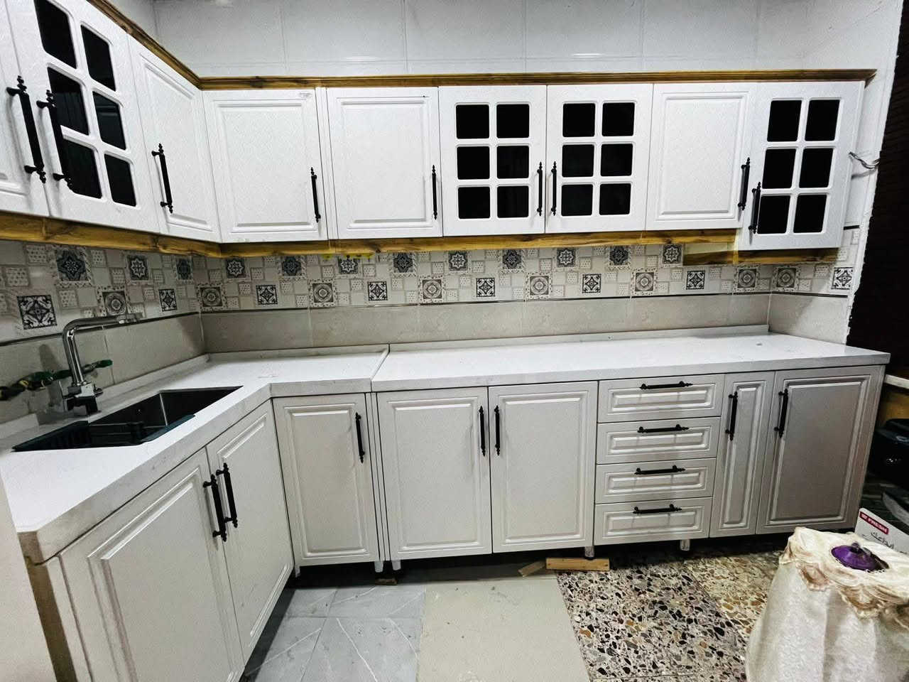✨ مطابخ كاونترات  تفصال حسب الطلب ✨

✅ هيكل ألمنيوم تركي قوي ومتين
✅ أبواب خشب GDF
✅ بليت سماكة 1 ملم
✅ ظهر الكاونتر بليت 0.5 ملم
✅ حشوة داخلية خشب
✅ سطح كوارتز أصلي طبيعي بجودة عالية

💰 السعر: المتر الطولي 560 ألف دينار فقط

📍 التنفيذ بدقة وضمان 10 سنوات
داخل بغداد فقط يشمل الشد والنقل 5

فقط اخذ القياسات يكلف 25 الف اجور المهندس الدفع   قبل التفصال
للحجز واتساب
‏‪***********‬‏
