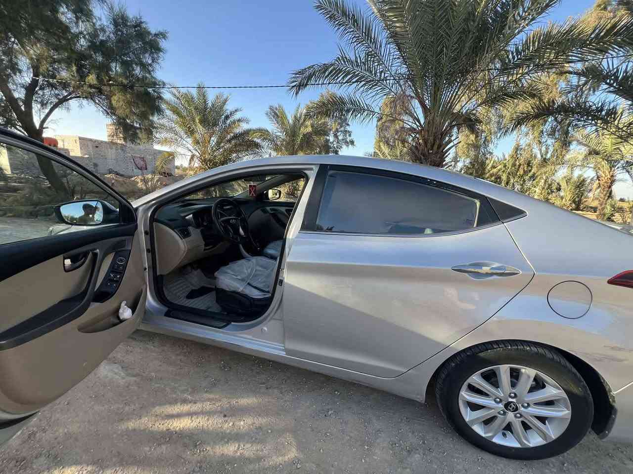 سلام عليكم النتره لبيع موديل 15 خليجي  رقم بغداد جديد سياره جاهزه اي نقص مابيه مكينه 1800  سعر 118 مكان ديوانيه لحمز شرقي. ***********
