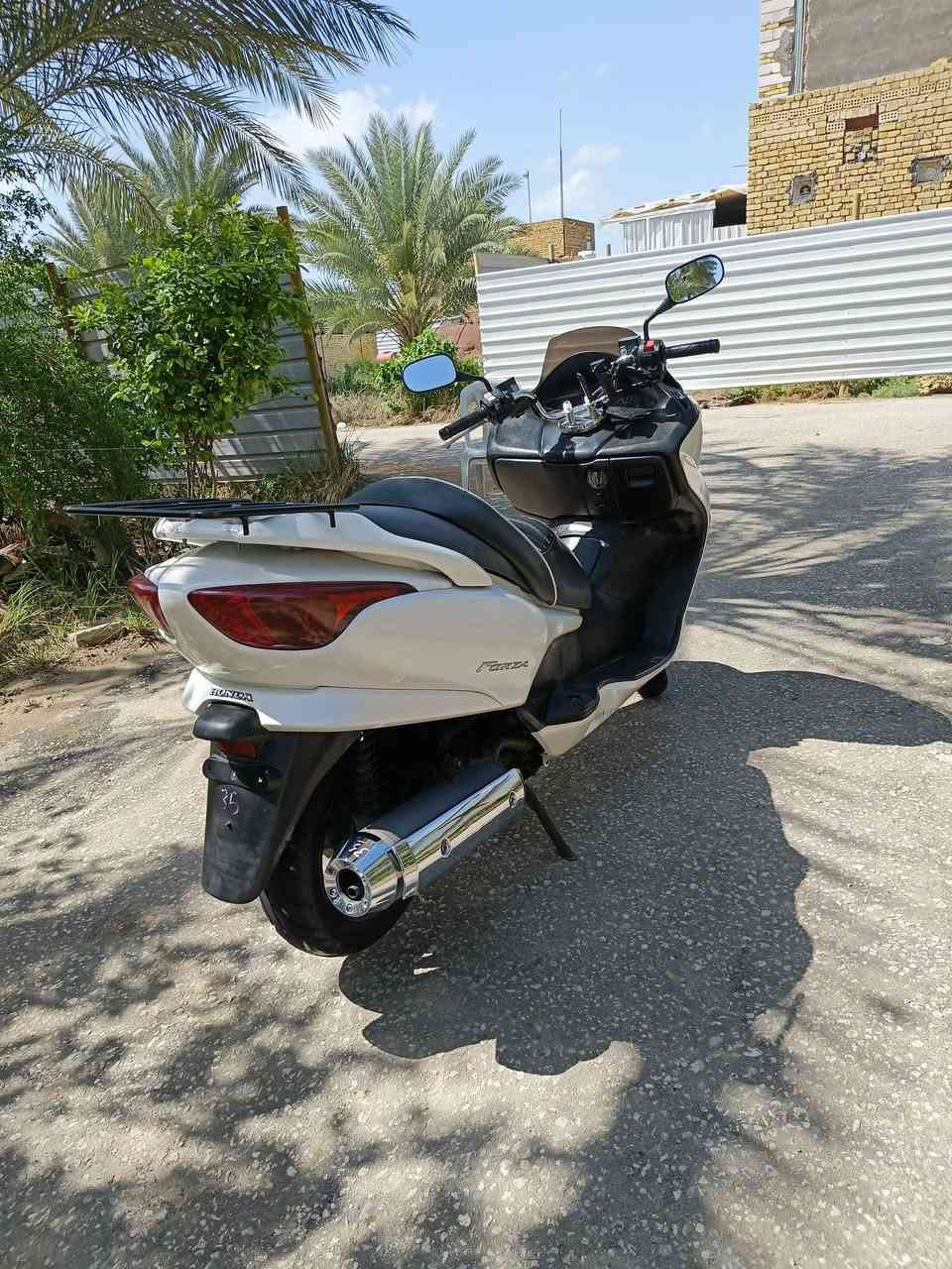 السلام عليكم فورزه 08 رمبه مكفوله عامه
 دراجه جديده مانقصه لو برغي تخم تاير جديد
شلعه ومعدل تشك الكاع 
ماشيه 23الف زيرو بعده
السعر 10ونص وبيه مجال بصيط
مكان بابل الهاشميه
رقم ***********
